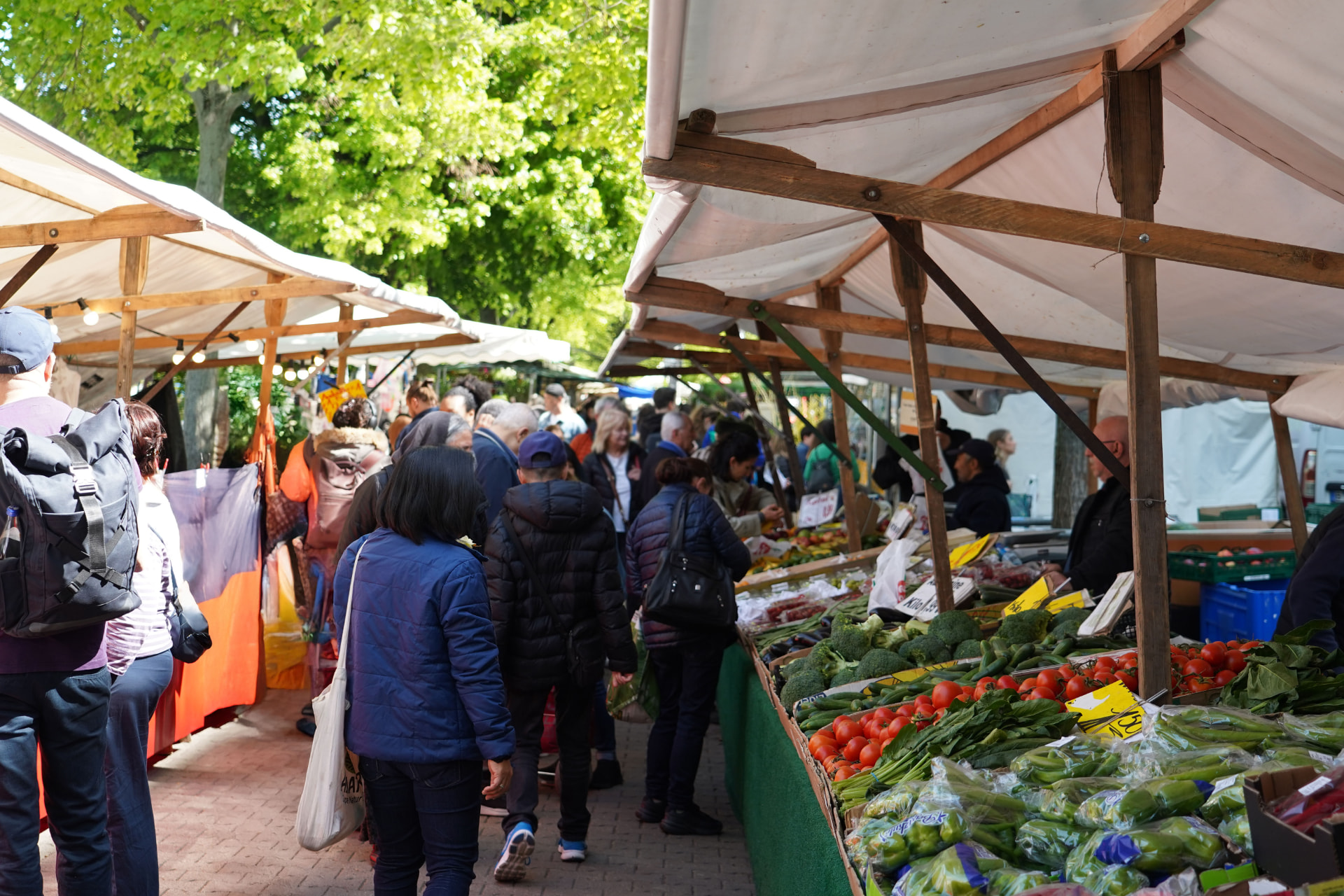 Wochenmarkt am Maybachufer in Berlin-Neukölln
