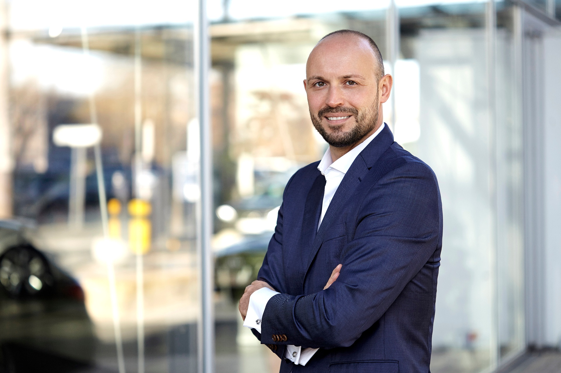 Ihr Ansprechpartner — SUHR GRUPPE